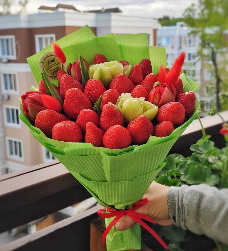 Съедобный букет 10. Букет из фруктов. клубника роза Съедобный букет 10. Букет из фруктов. клубника роза